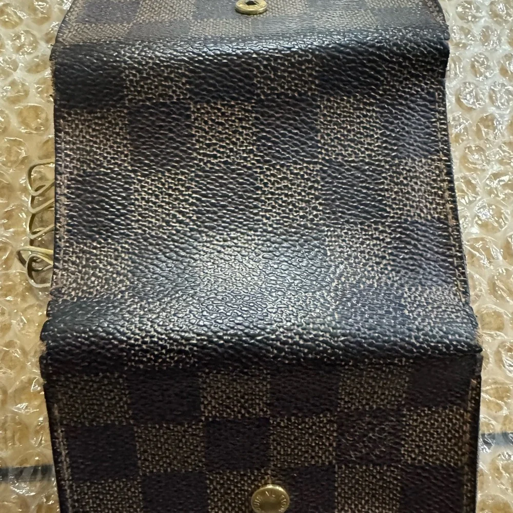 Louis Vuitton Damier key holder fair